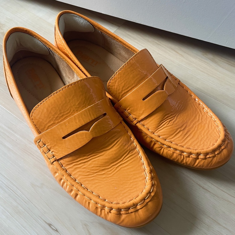 Born Betti Loafers Patent Leather Size 8.5 Cushioned Insole